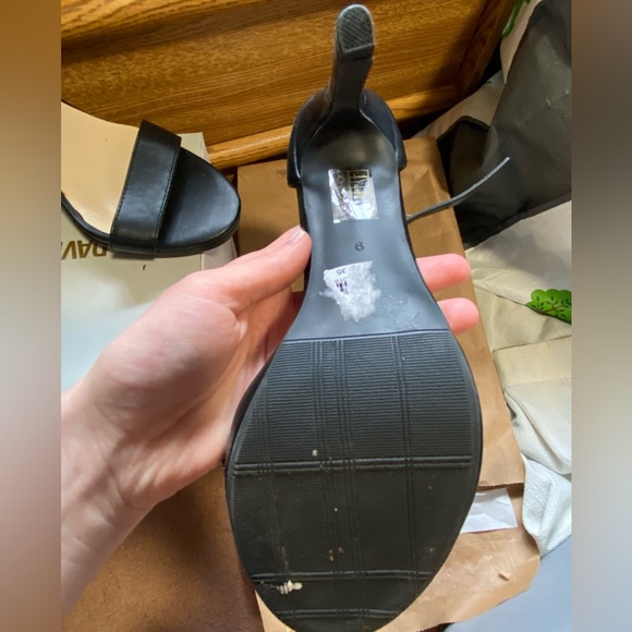 High heels from le chateau - Picture 2 of 3